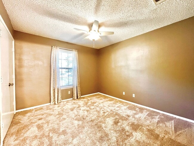 Building Photo - 1328 Kings Row