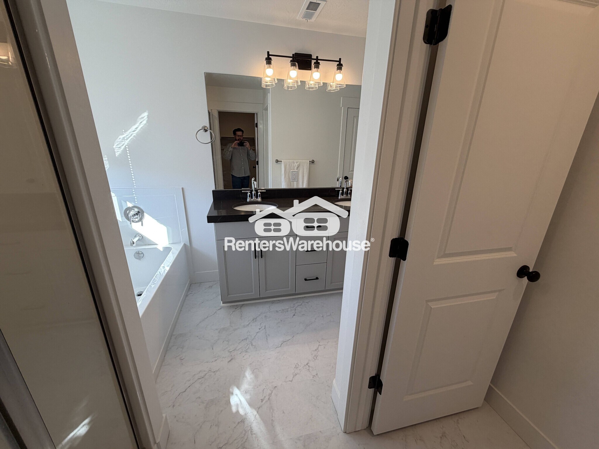 Building Photo - 3767 N Hannah St