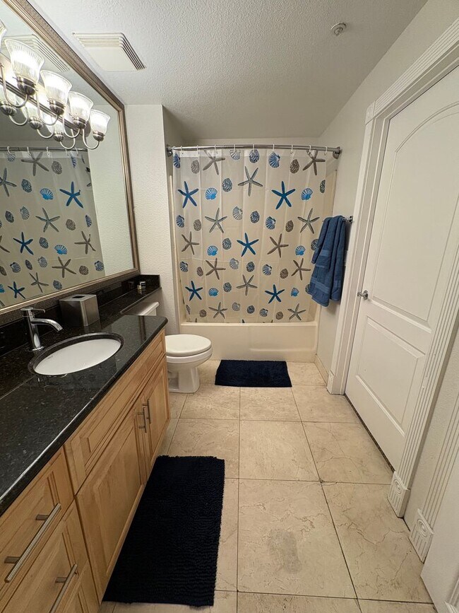 Building Photo - Spacious fully furnished 1 bedroom condo l...
