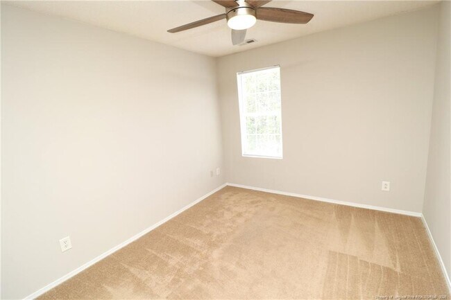 Building Photo - 5 Bellmore Ct