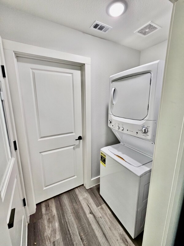 Building Photo - 220 W Bond St