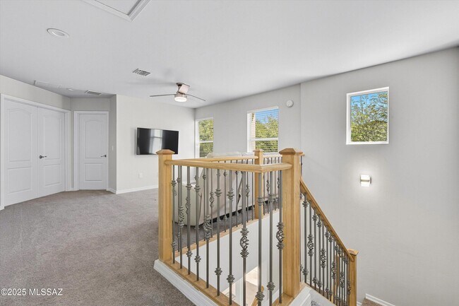 Building Photo - 2732 N Neruda Ln