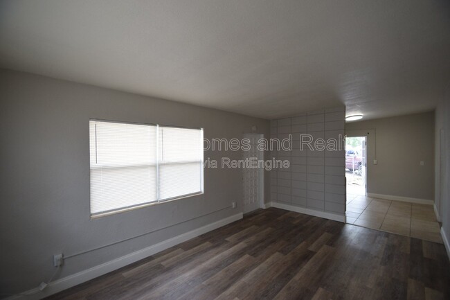 Building Photo - 730 26th St NW
