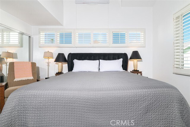 Building Photo - 1720 W Oceanfront