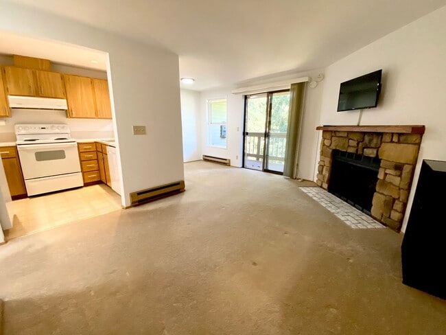 Building Photo - Top floor 1 bedroom condo available now!