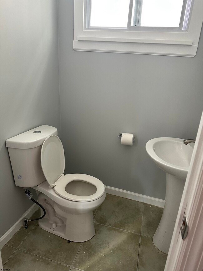 Building Photo - 12 S Jackson Ave