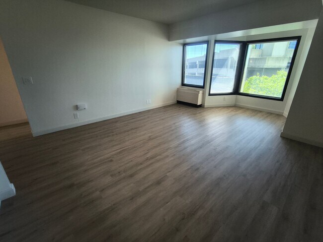 Building Photo - Newly Renovated Spacious 1BD/1 BA Property Available for Rent!!!
