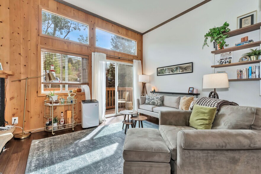 Building Photo - 3025 Columbine Dr