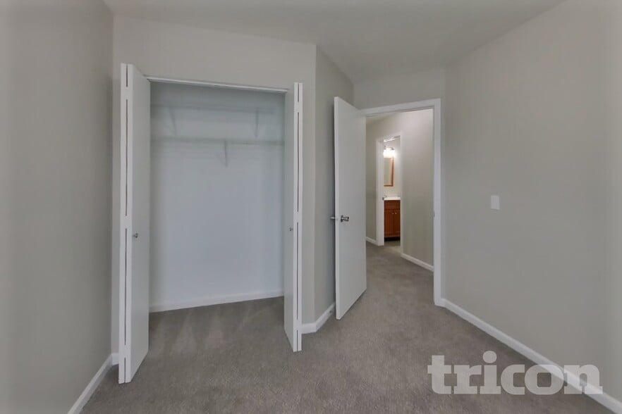 Building Photo - 5713 Briarwick Ct