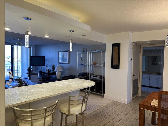 Building Photo - 1 Key Capri