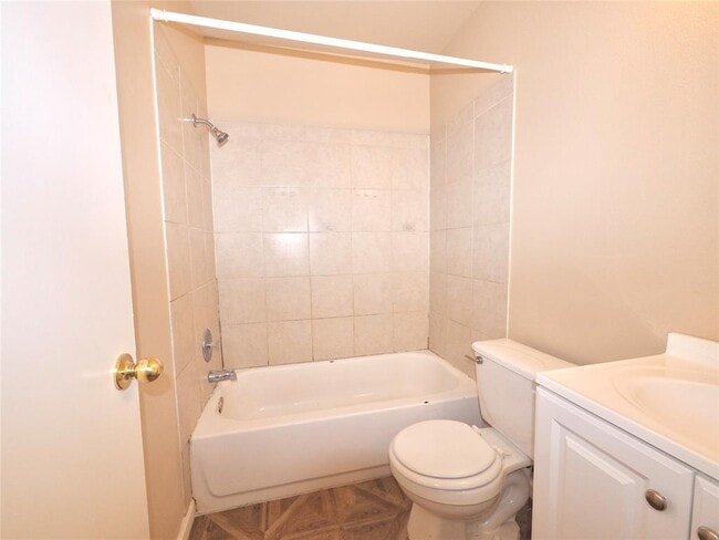 Building Photo - 321 Juniper Dr