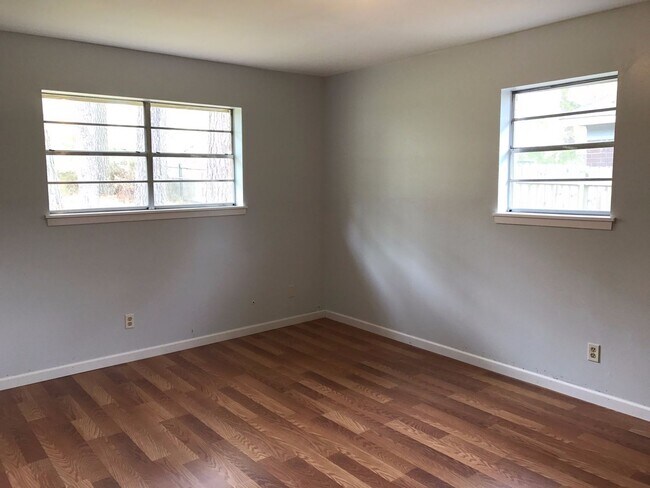 Building Photo - 9214 N Southland Park Dr