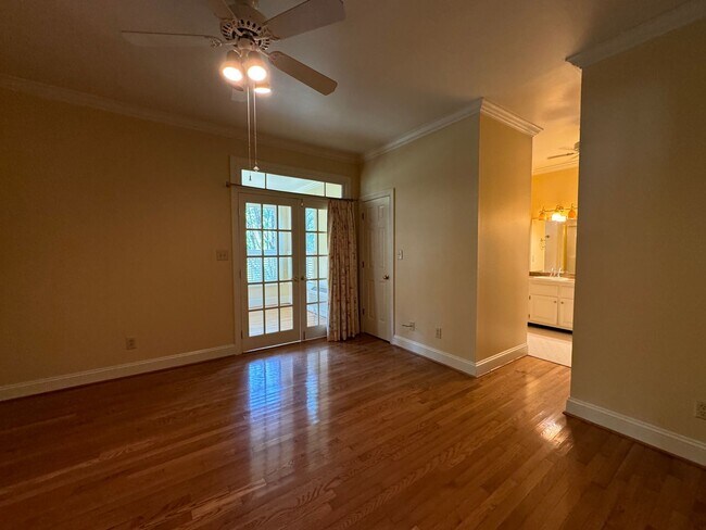 Building Photo - Charming 4 Bed 3.5 Home in Haymount