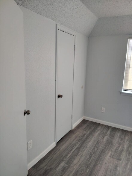 Building Photo - 8127 Stonehurst St