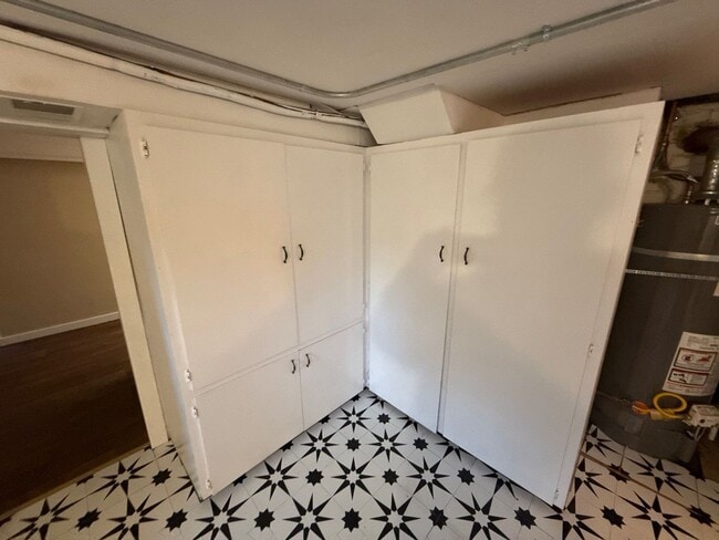 Building Photo - 1615 D St NE