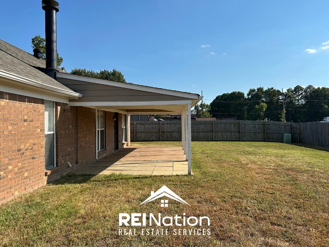 Building Photo - HORN LAKE STUNNER! 3BR/2BA | Vaulted Ceilings & Fireplace | Covered Patio & Garage!