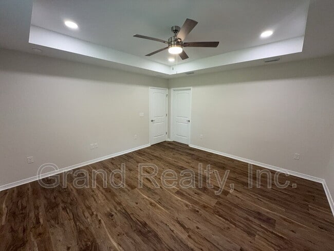 Building Photo - 4208 Eleanor St