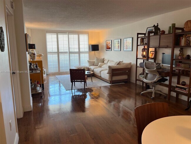 Building Photo - 13155 Ixora Ct