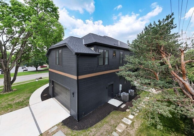 Building Photo - 120 Caren Ave