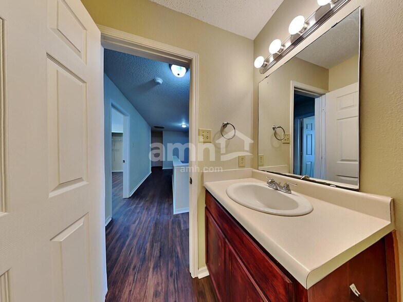 Building Photo - 10325 Carrington Way