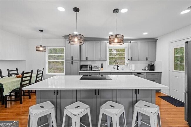 Building Photo - 799 Pine Roc Dr