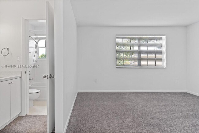 Building Photo - 11828 SW 100th St