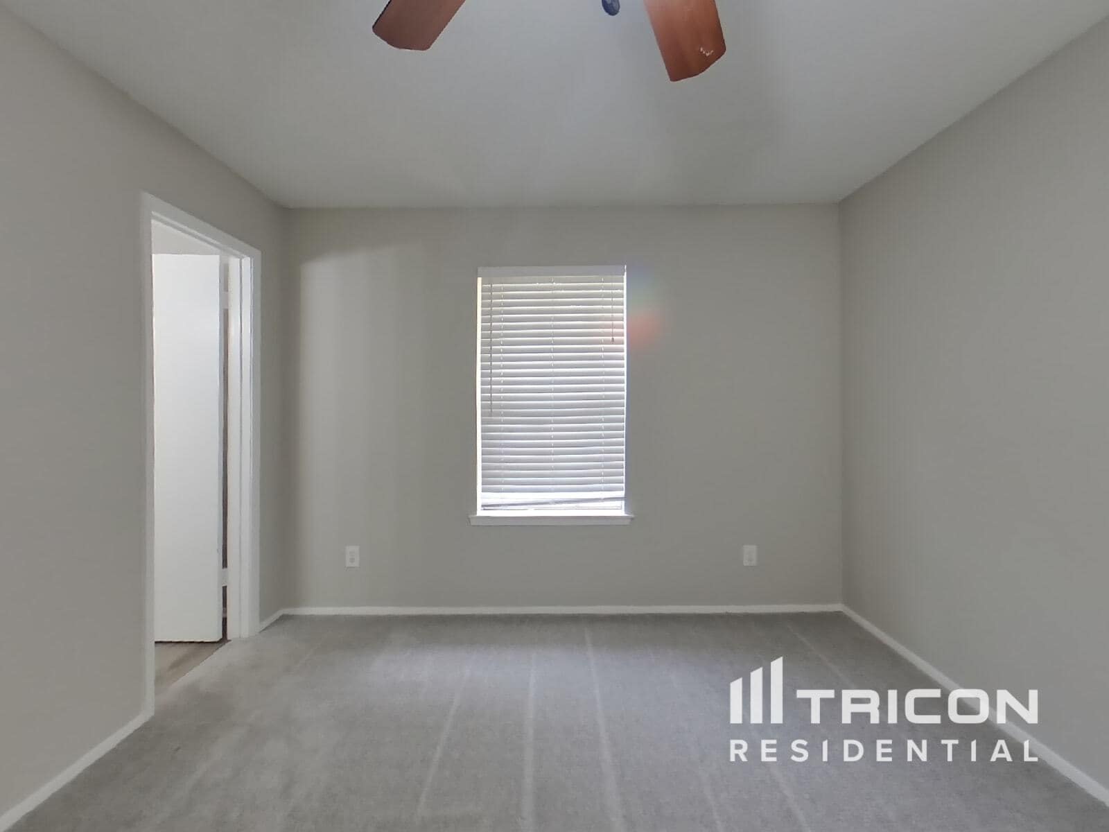 Building Photo - 6212 Douglas Dr