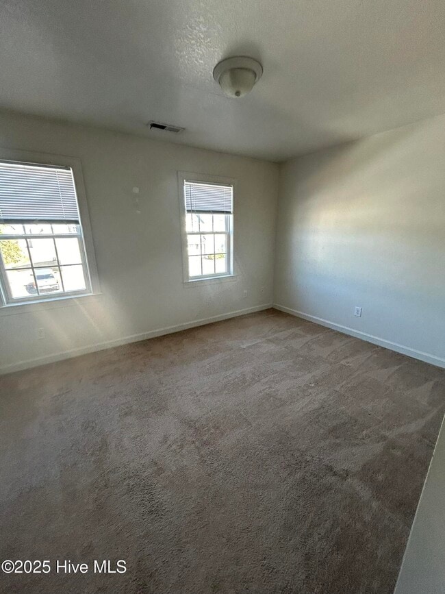 Building Photo - 211 Bridgewood Dr