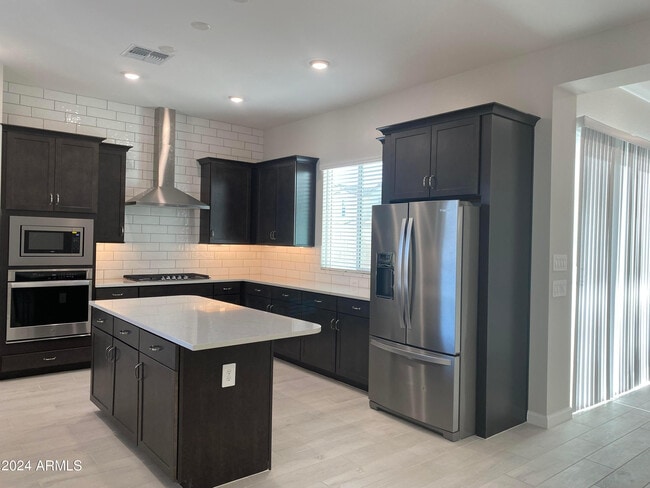 Building Photo - 4853 E St John Rd