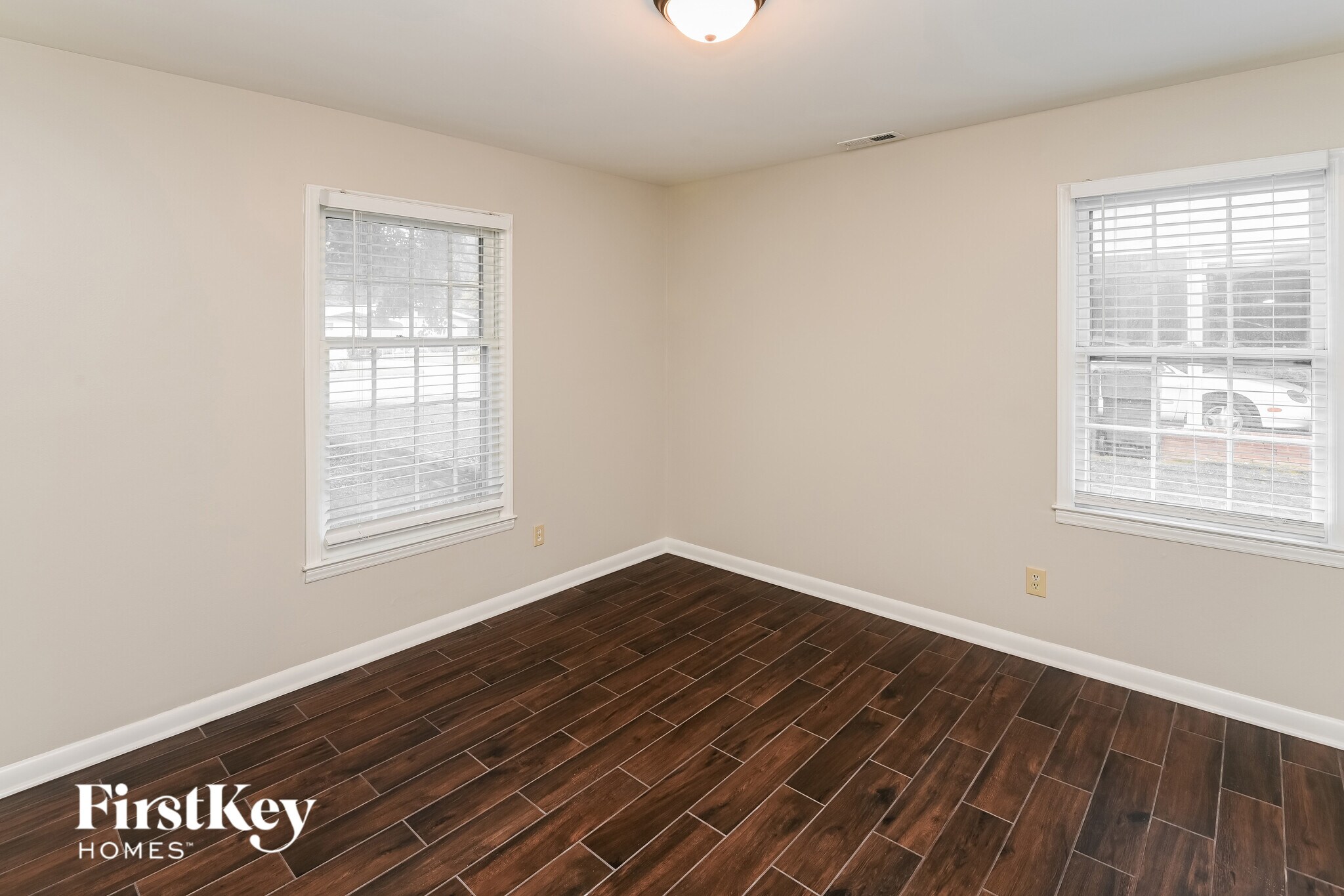 Building Photo - 901 Vickery Dr