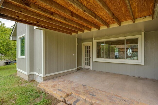 Building Photo - 16302 Bates Cove