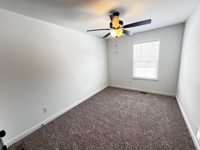 Building Photo - 2065 Aster Dr