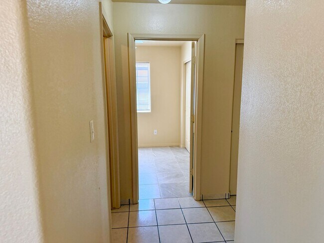 Building Photo - 2028 E Cristina Street