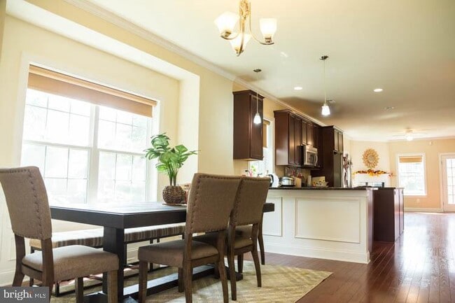 Building Photo - 415 Dearnley St