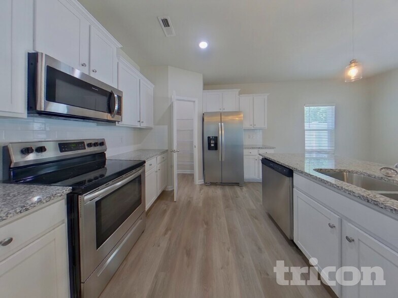 Building Photo - 209 Spring Knoll Dr