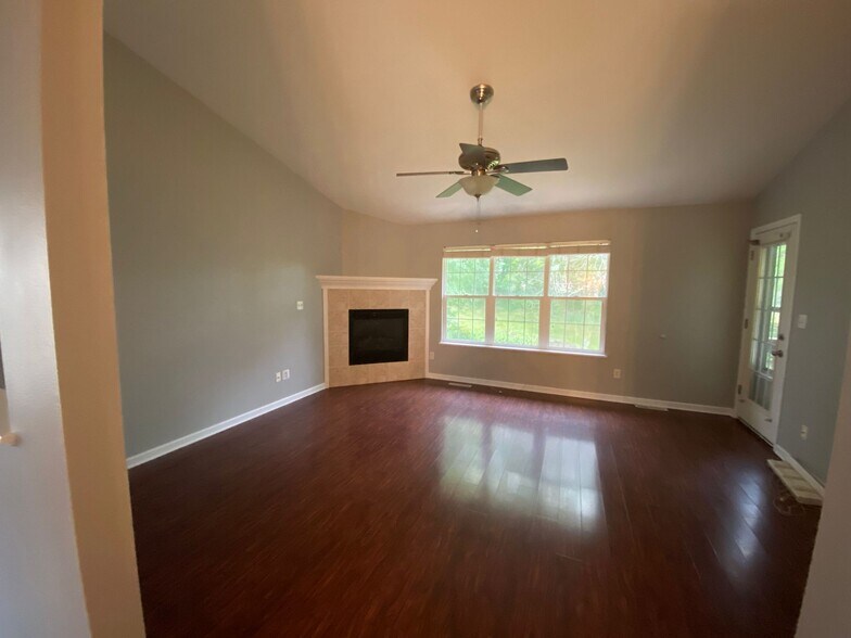 Living room - 2502 Catskill Ct