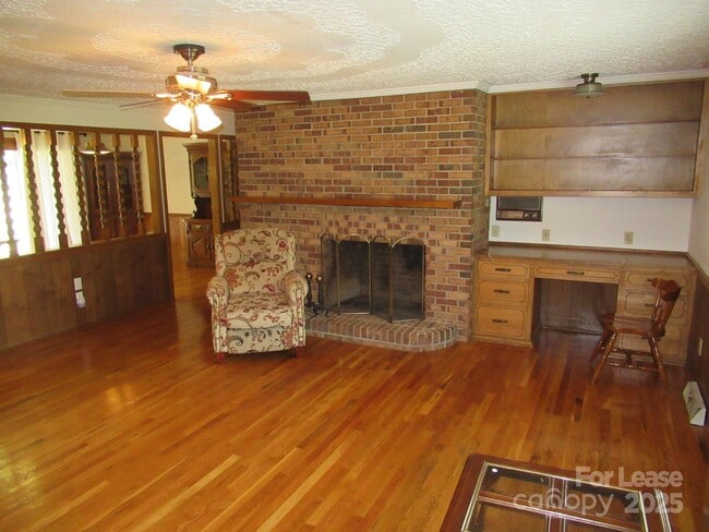 Building Photo - 1357 Beal Rd