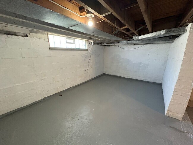 Building Photo - BEAUTIFULLY UPDATED 2 Bedroom / 1.5 Bath home in Penn Trafford School District