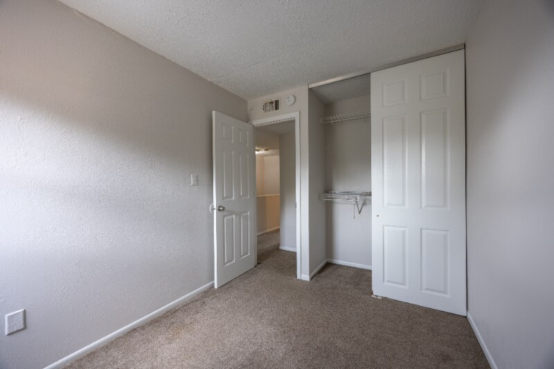 Building Photo - 914 SW 8th Ave