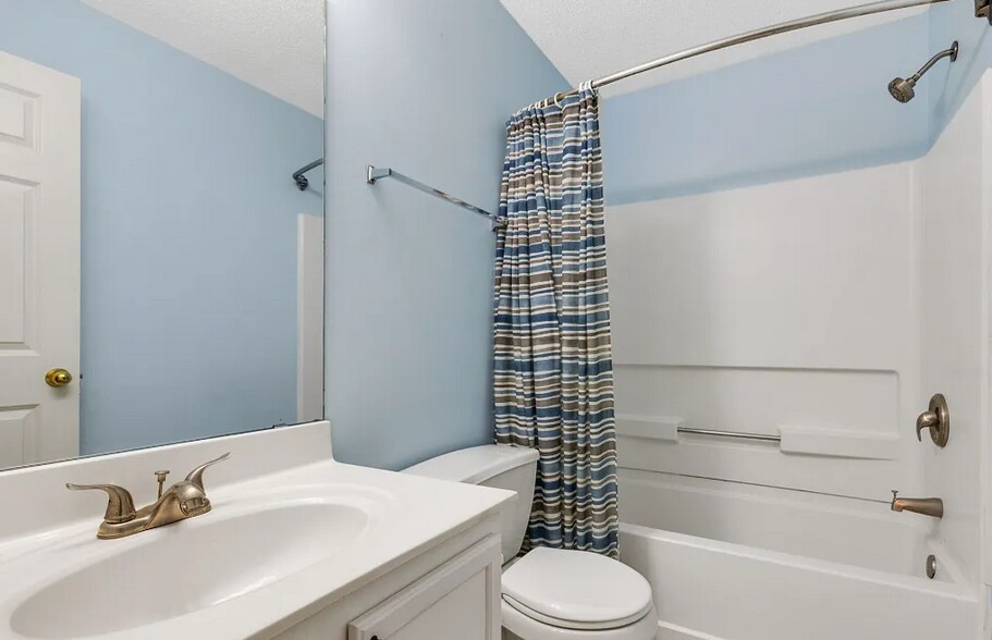 Building Photo - 5100 Holly Ln N