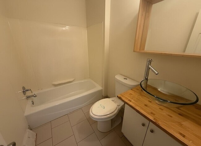 Building Photo - 1809 W Thompson St