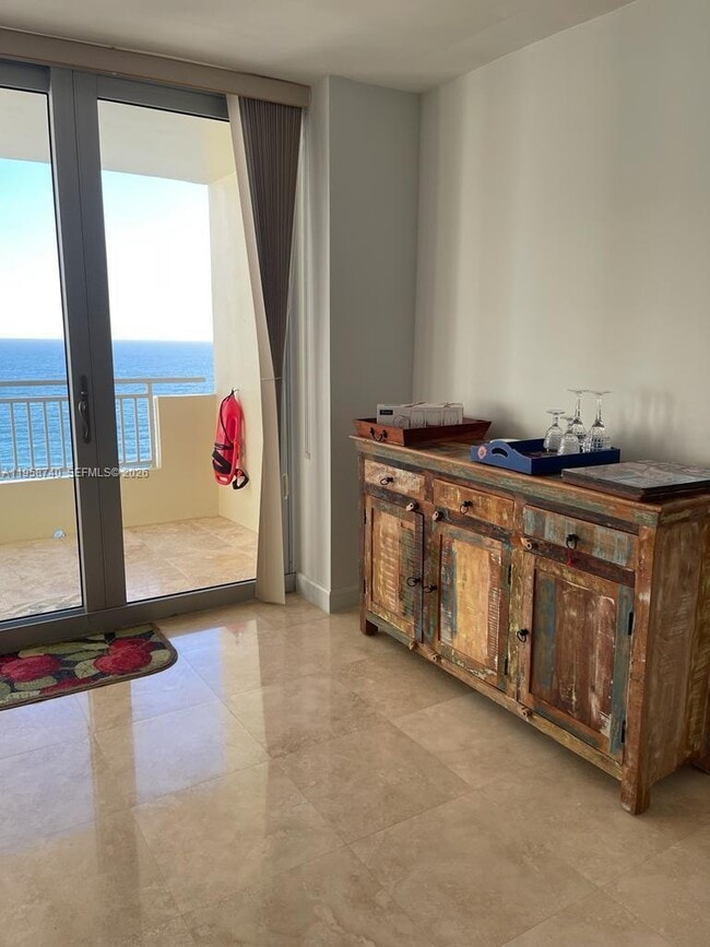 Building Photo - 3180 S Ocean Dr