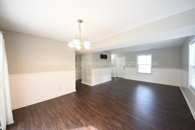Building Photo - 1549 River Creek Crescent