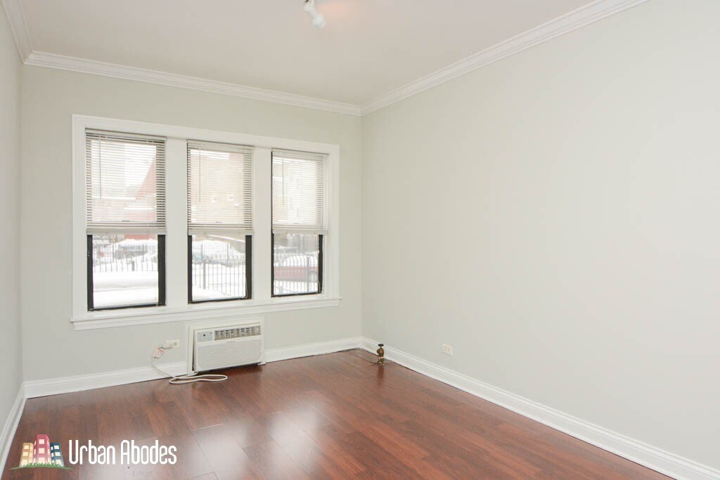 Building Photo - 750 W Addison St