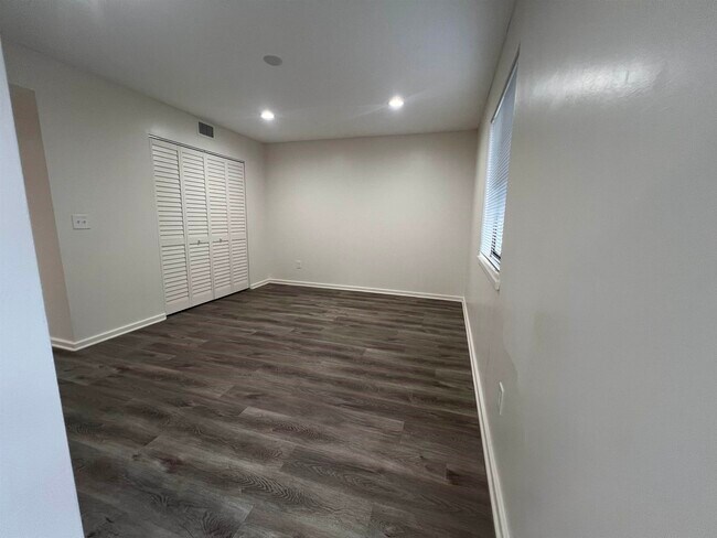 Building Photo - 43 Brigantine Ct