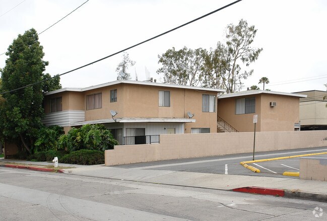 Building Photo - 825 N Van Ness Ave