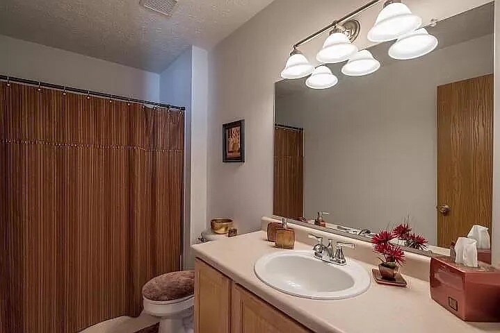 Building Photo - 7855 Fairfax Loop Dr