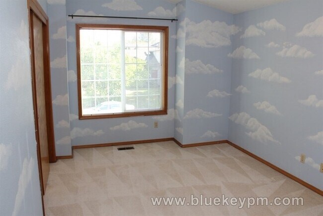 Building Photo - 4 Bed, 3 Bath Home w/ 1 Bed and 1 Full Bath on Main Near Bethany/Rock Creek