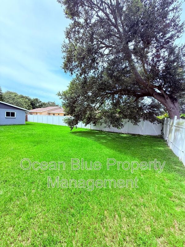 Building Photo - 329 Royal Palm Dr