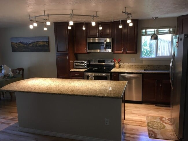 Building Photo - Lovely 3 bed, 2 bath Longmont home - AVAILABLE 11/15